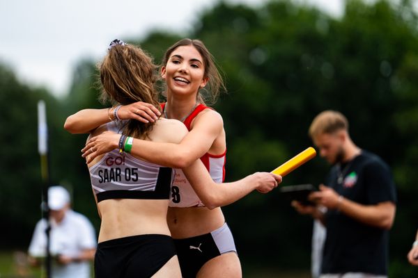 Maja Schorr (SV GO! Saar 05) und Anna Hense (LG Olympia Dortmund) am 03.06.2022 waehrend der Sparkassen Gala in Regensburg